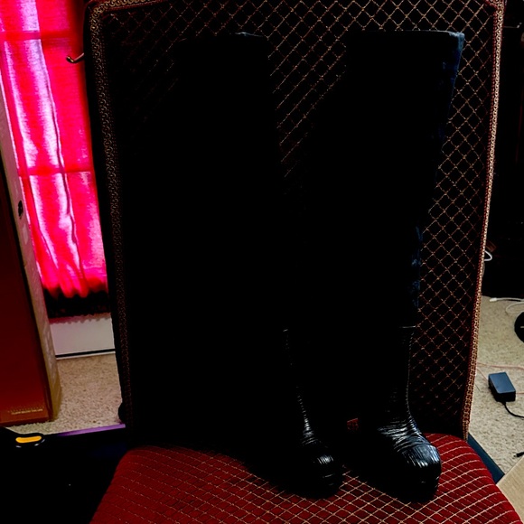 Black Knee-High Boots - Picture 1 of 7